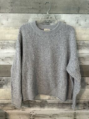 Universal Thread Women's Light Gray Crewneck Textured Knit Sweater